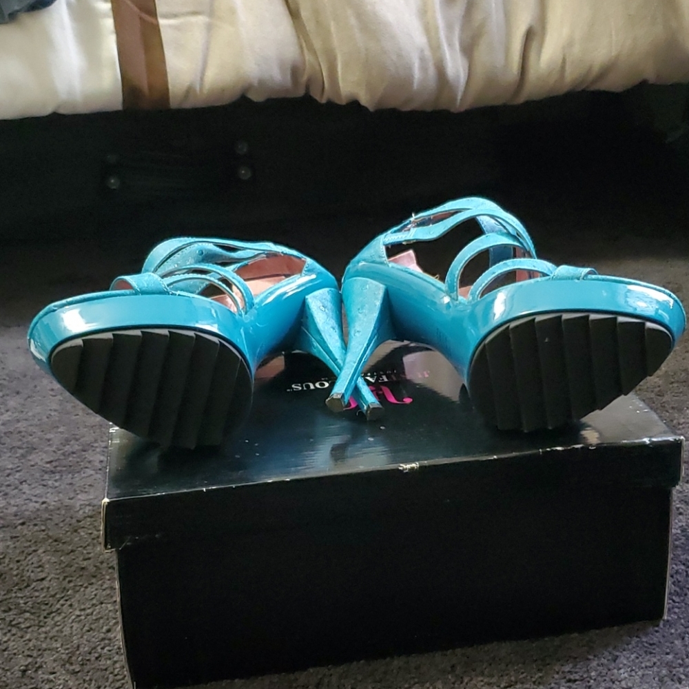 Heels - Picture 3 of 3